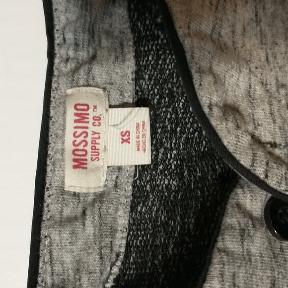 Missimo Supply Co. Little boys XS gray and black button up jersey. Short sleeve - Picture 2 of 6